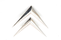 Chevrons zilver.