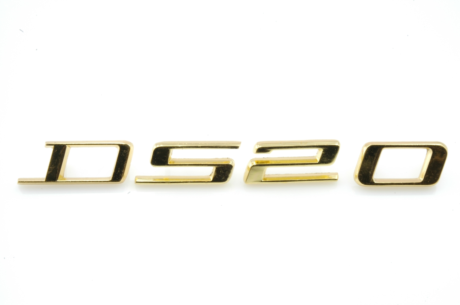 Monogram: DS20.
