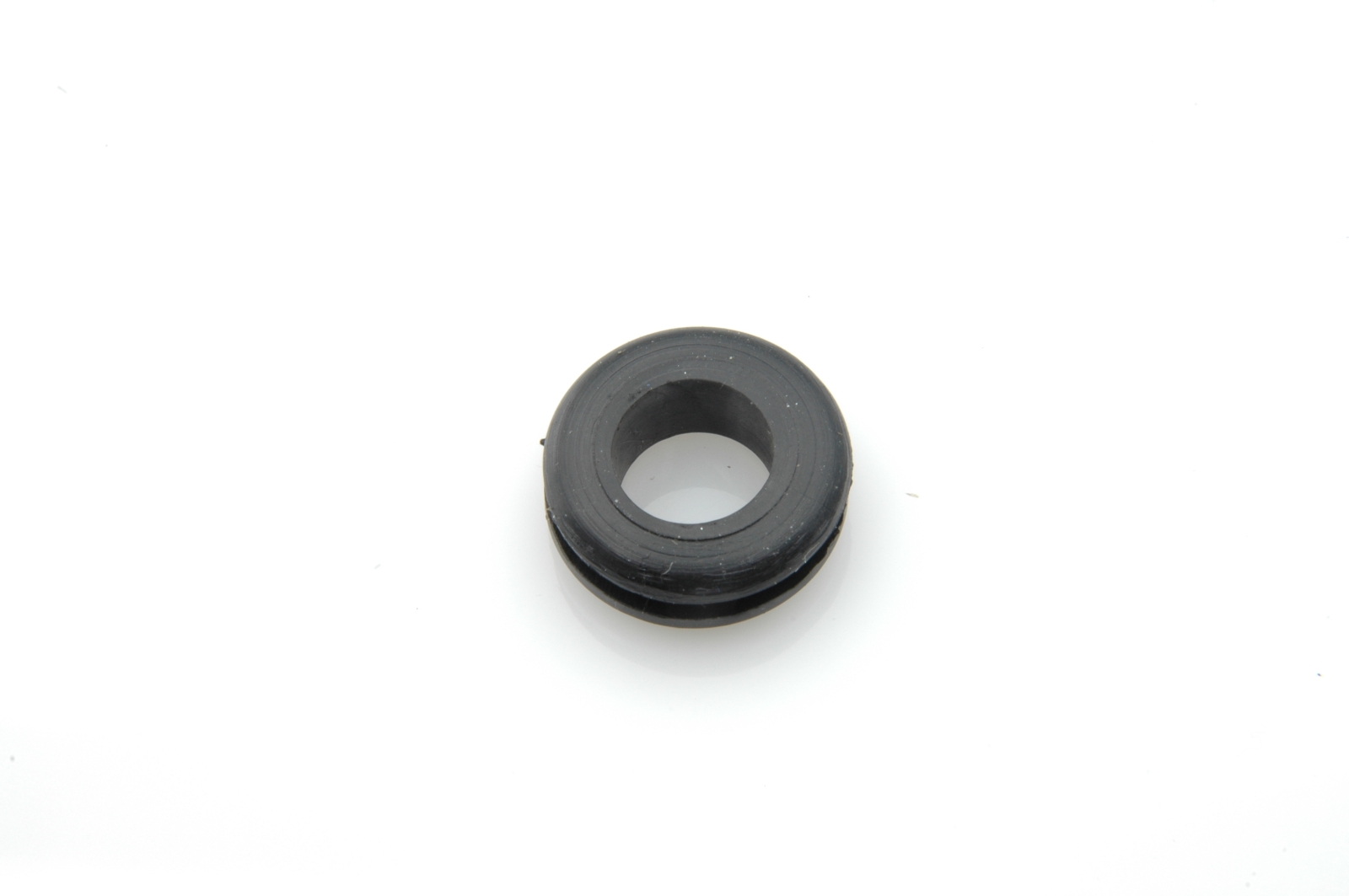 Voorscherm: doorvoerrubber motorkapkabel.