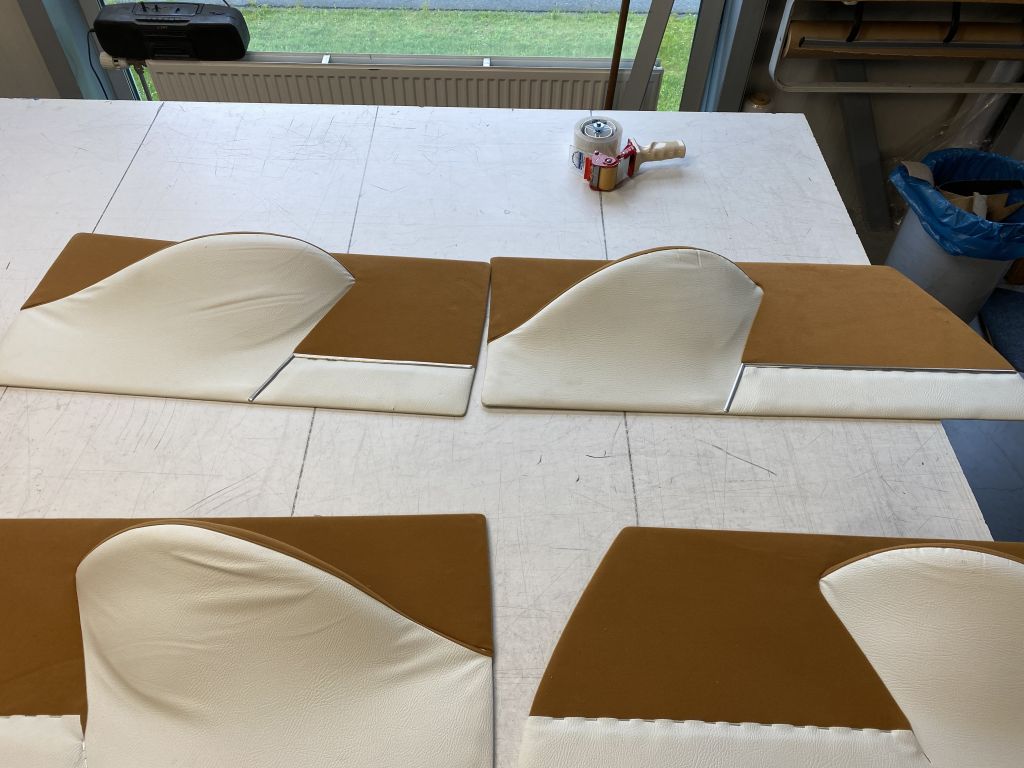 Diverse bekledingsdelen en stoffen