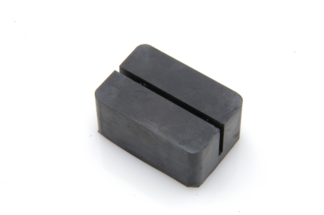 Uitlaat '65->: rubber ophangblok dwarsdemper.