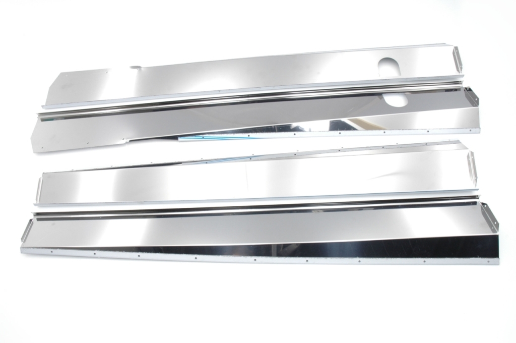 Dorpelbeplating: berline, glimmend RVS.