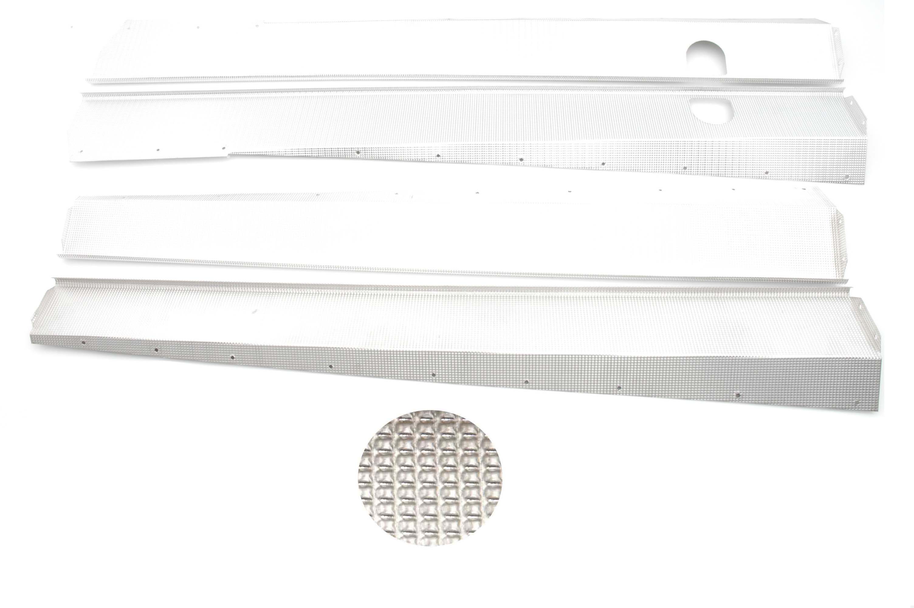 Dorpelbeplating: berline, aluminium.