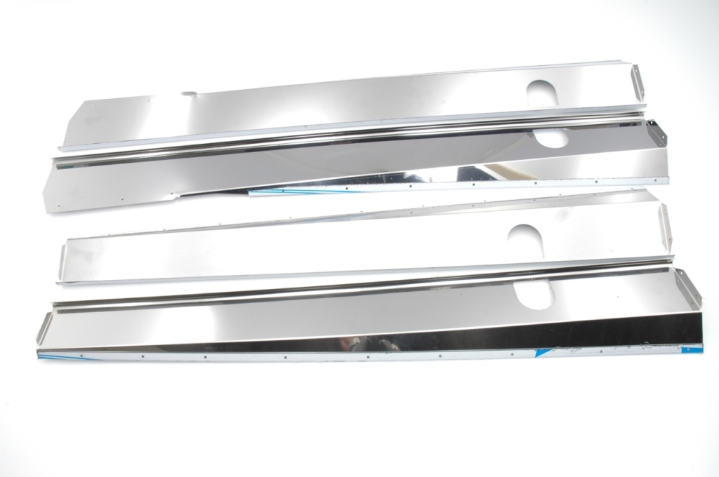 Dorpelbeplating: break/Cabrio glimmend RVS.