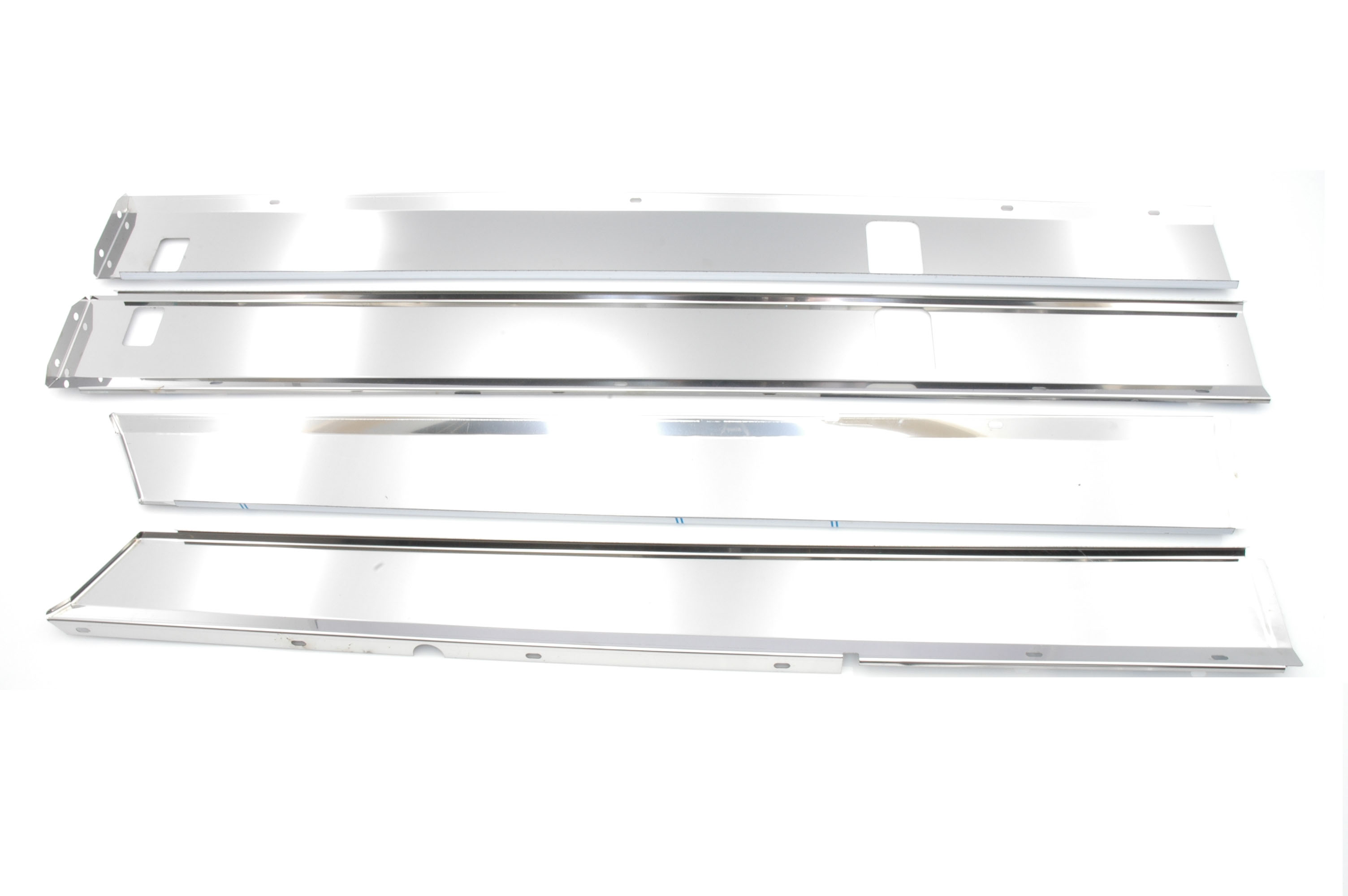 Dorpelbeplating: SM, RVS.