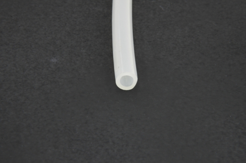 Benzinepomp: Nylon aanvoerslang.