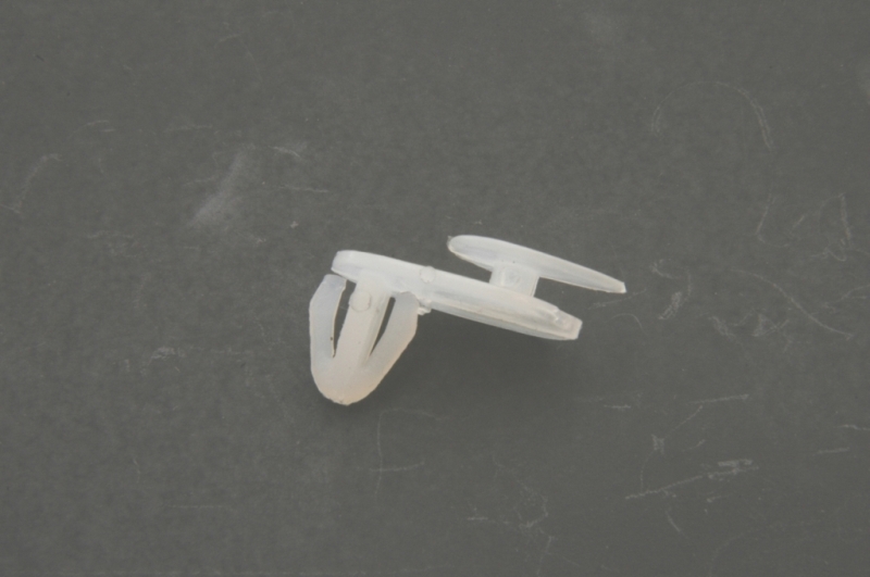 Deurpanelen: plastic klem (wit).